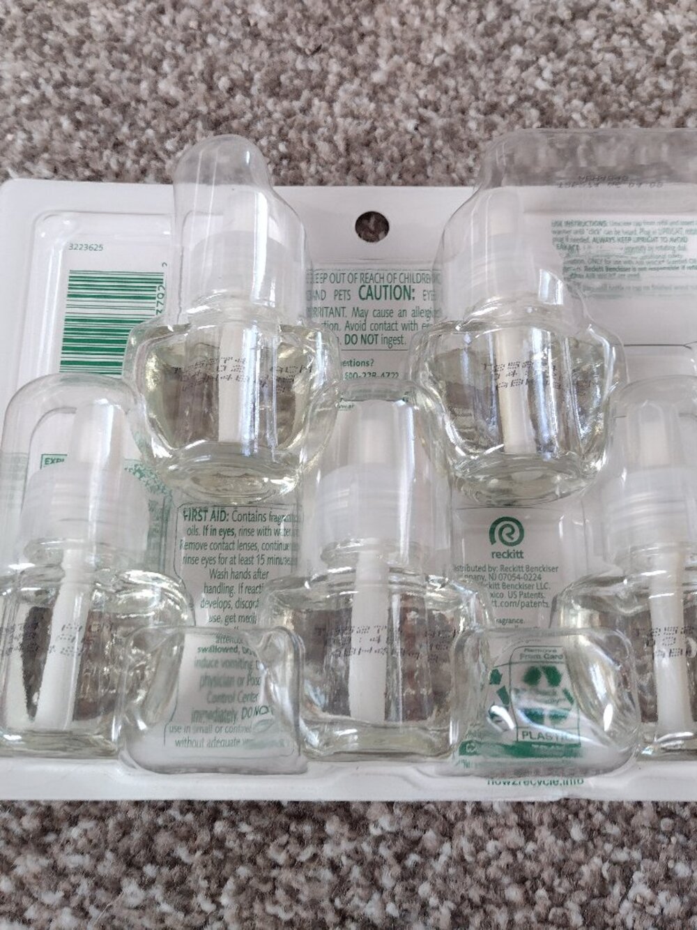 Air Wick Essential Oil Refills, Plug In Apple Cinnamon Medley, 5 Count - Picture 2 of 2
